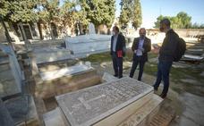 Presentación de la guía 'Otros murcianos. Huella de la europeización' en el cementerio Nuetro Padre Jesus de Murcia
