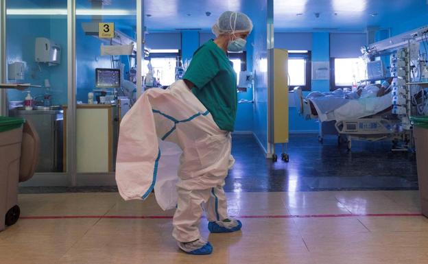 Cardiólogos, neurólogos, alergólogos y anestesistas se unen a los 'equipos Covid'