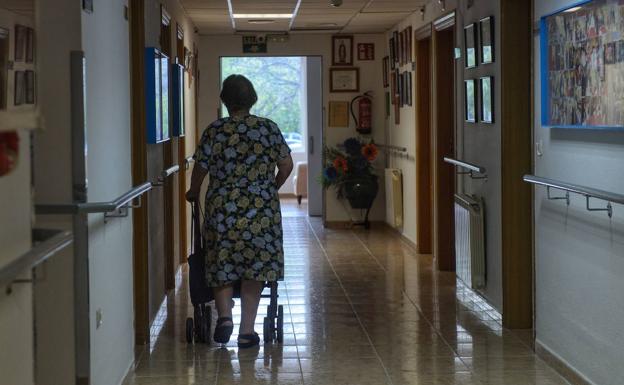 Úlceras en la piel, uñas sin cortar y muchos pañales sin cambiar en residencias de mayores de la Región