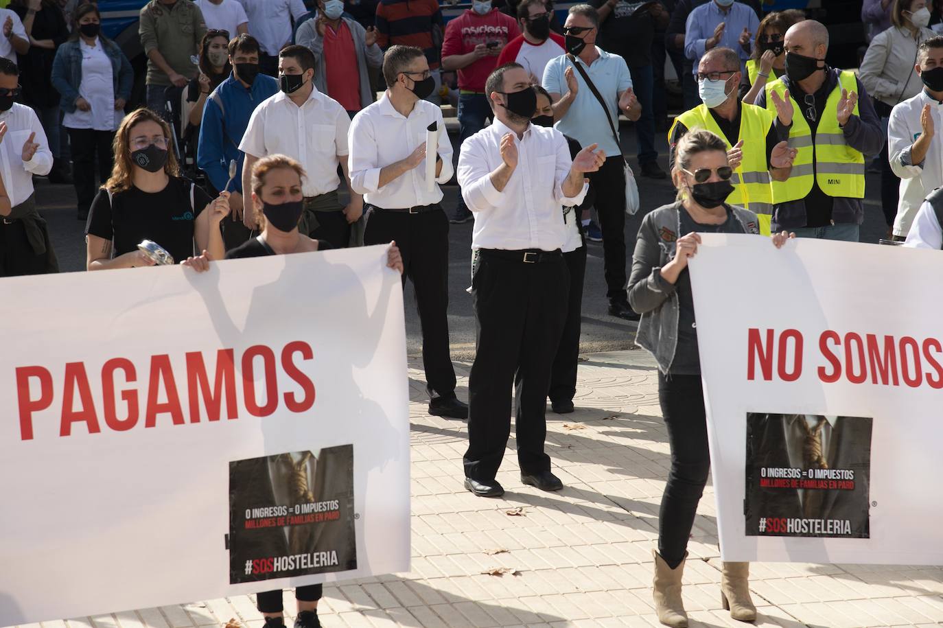 Manifestación de hosteleros por las calles de Cartagena hasta la Asamblea Regional