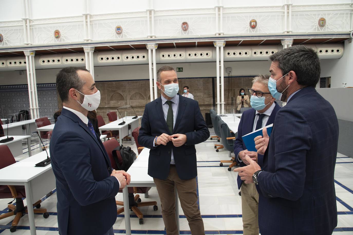 La Asamblea Regional pide la gratuidad de los aparcamientos de los hospitales públicos a partir de 2027