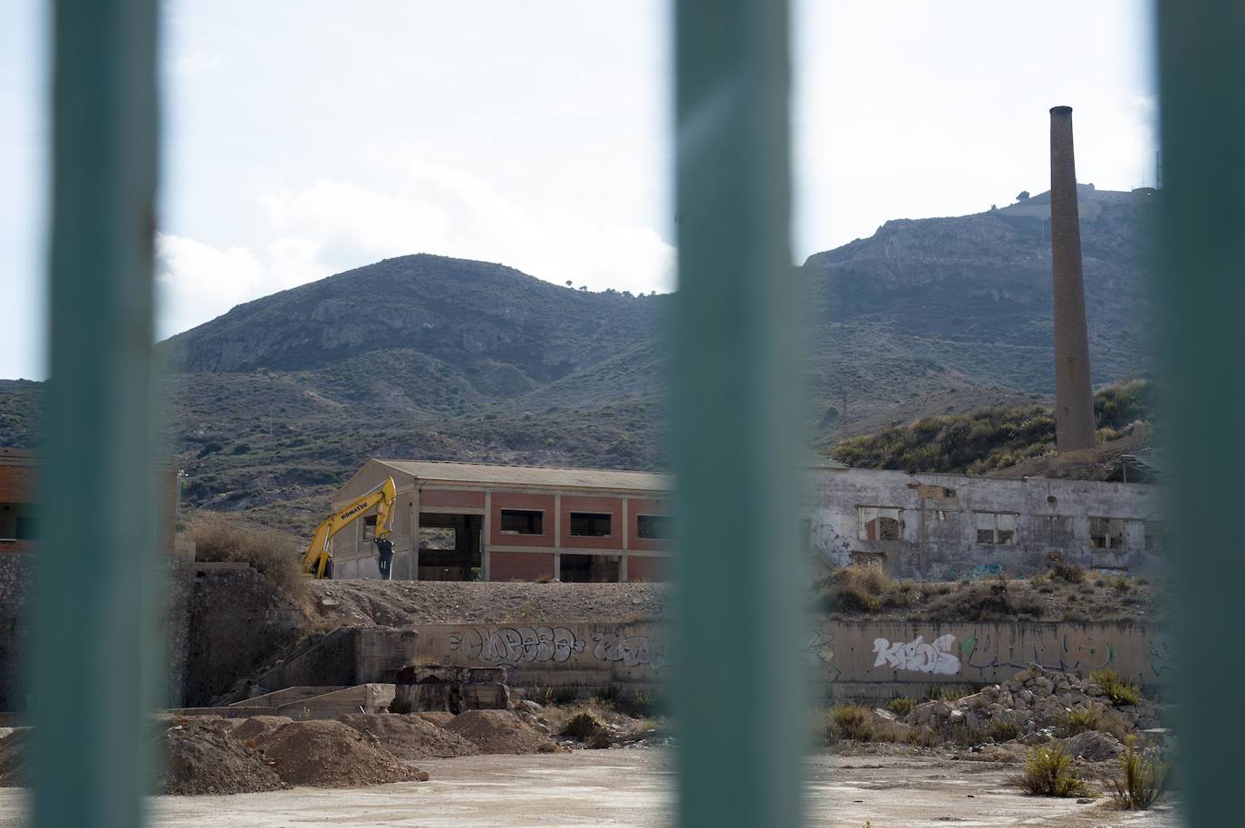 Comienza el derribo de instalaciones en la antigua fundición de plomo de Peñarroya