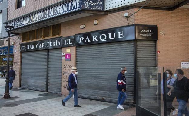 Aumenta la presión política para reabrir bares en municipios con baja incidencia