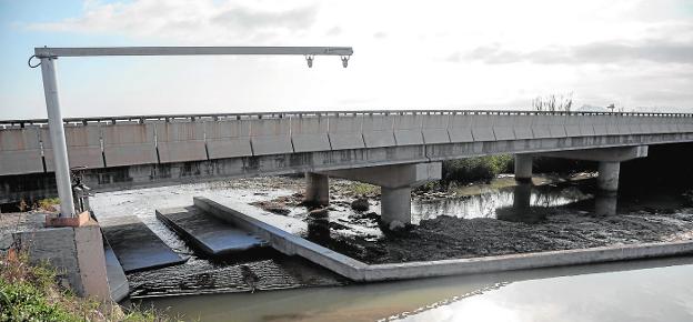 La Consejería da el permiso de obras a la CHS para cortar el vertido al Mar Menor
