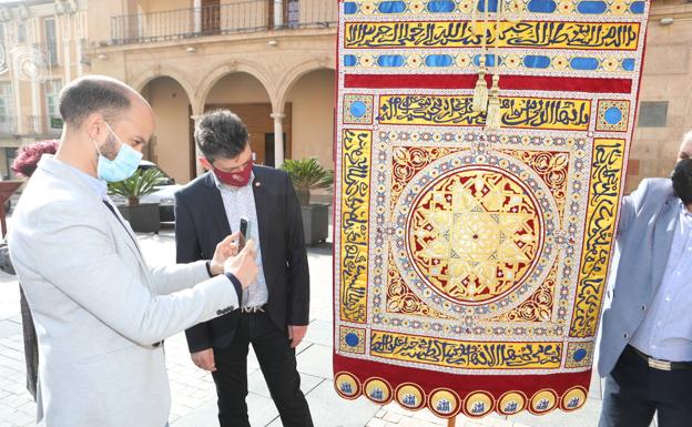La Federación San Clemente presenta una réplica de un estandarte almohade