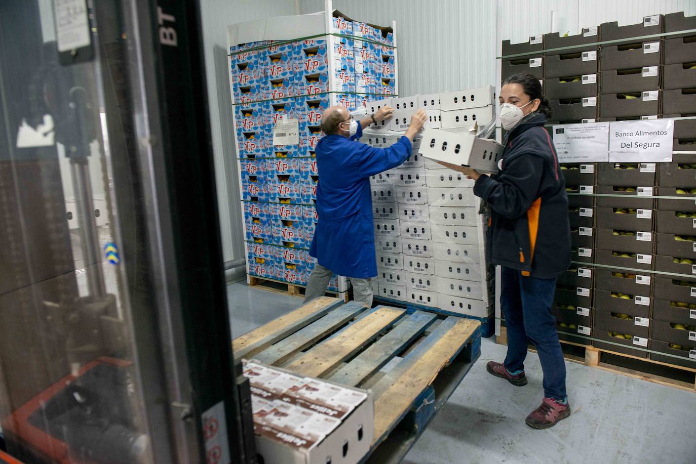 Donación de la Junta de Vecinos de Vistabella-Abenarabi al Banco de Alimentos del Segura