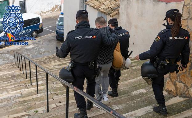 Desarticulan la red de tráfico de drogas relacionada con el homicidio de un vecino de Moratalla