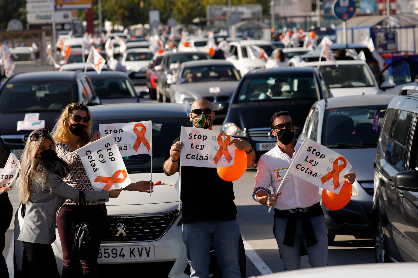 La 'marea naranja' recorre el centro de Murcia contra la 'ley Celaá'