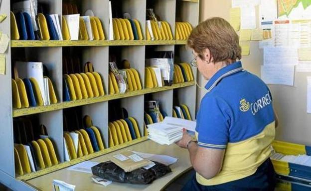 Oposiciones en Correos 2020: Temario, tipos de exámenes y requisitos para optar a una de las 3.381 plazas fijas