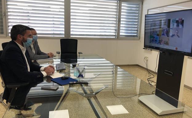 La Comunidad consigue el compromiso del ministro de Consumo de no aplicar la subida del IVA a zumos y néctares