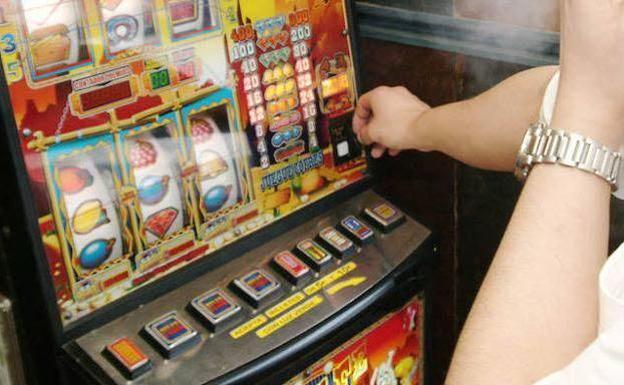La patronal del juego asegura que la moción aprobada en la Asamblea usa datos falsos para sacarlo de las ciudades