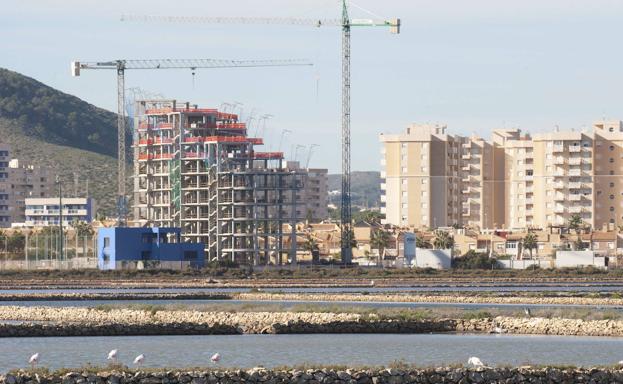 La Fiscalía General del Estado sugiere una moratoria urbanística en el Mar Menor