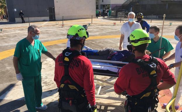Rescatada y evacuada en helicóptero una senderista accidentada en el paraje de Los Mamellones de Murcia