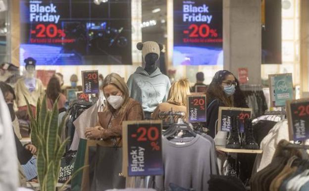 El inquietante descubrimiento que hizo la OCU durante el 'Black Friday' y el 'Cyber Monday'