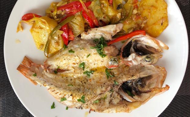 Cabra (gallineta) al horno con verduras