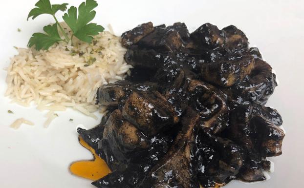 Calamar en su tinta con arroz basmati