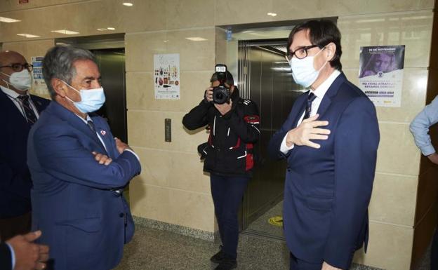 Villegas abre la puerta a que en Reyes también puedan reunirse diez personas