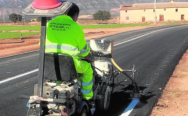Mejoran la carretera de Cuevas de Reyllo en Fuente Álamo
