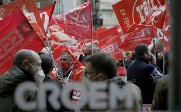 CC OO y UGT hacen oír sus reivindicaciones, pero no paralizan el campo ni los almacenes