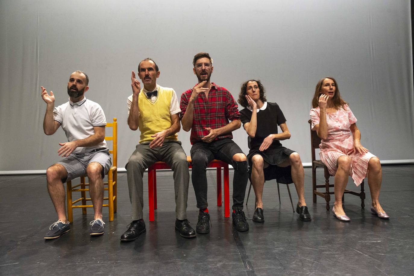 El Centro Párraga danza con 'El resistente y delicado hilo musical' de Amalia Fernández