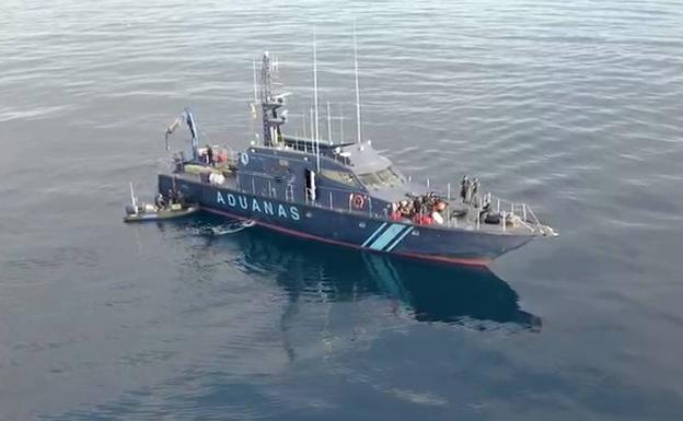 Cacería épica sobre las olas