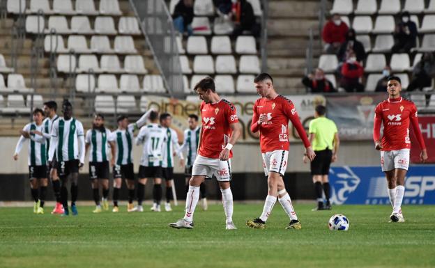 El Murcia pone la casta, el Córdoba el gol