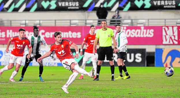 El Real Murcia, subido en una montaña rusa, no encadena dos victorias desde enero