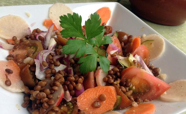 Ensalada de lentejas y encurtidos
