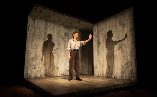 El TCM ofrece hoy el montaje 'Chicas y chicos', de Dennis Kelly, iluminado por Pedro Yagüe