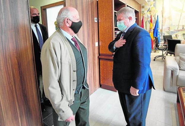 Fracasa otra reunión técnica entre Adif y los huertanos para soterrar