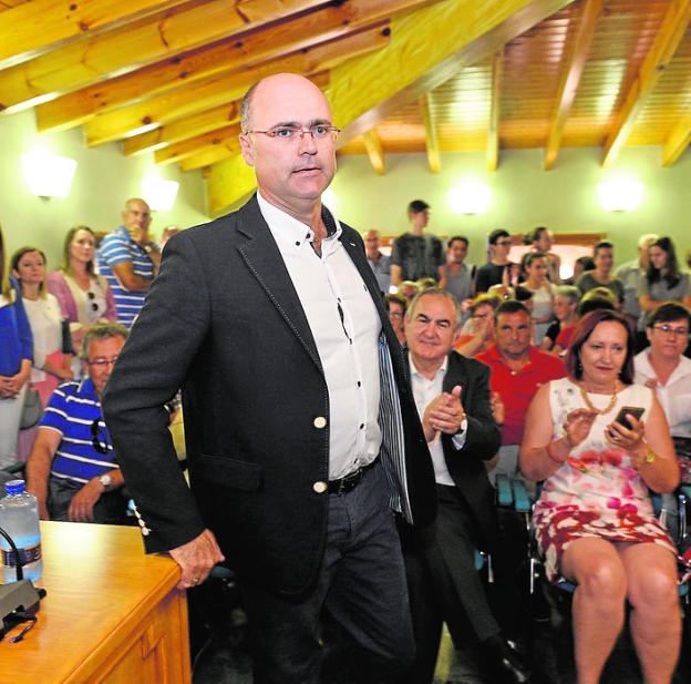 El portavoz del PSOE de Pliego se enfrenta a una moción de censura interna