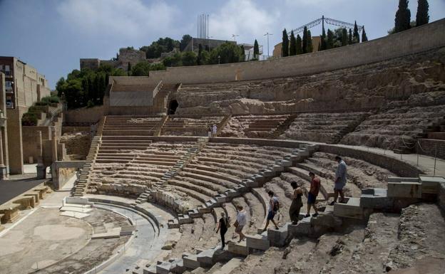 La consejera de Cultura destaca que los protocolos de visitas al Teatro Romano «han funcionado»