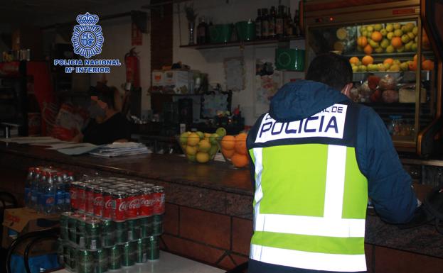 Cuatro personas detenidas por explotación laboral y sexual en un local de Churra