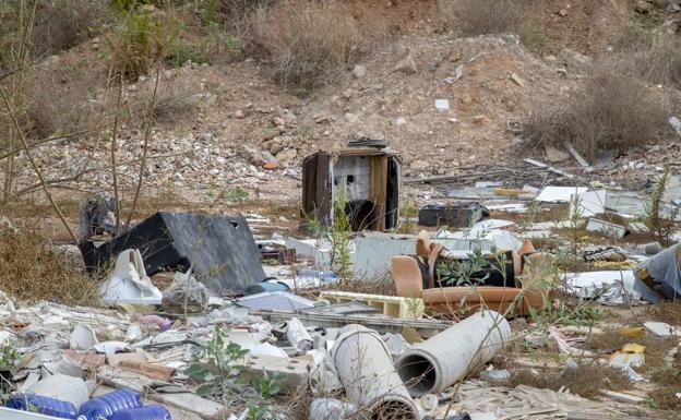 Los vertederos ilegales de Cartagena abarcan cien hectáreas y motivaron 104 investigaciones este año