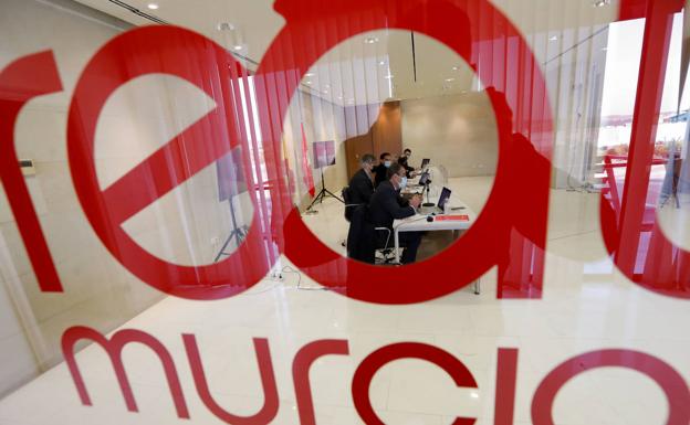 Paseo triunfal para el Consejo de Tornel en otra Junta decisiva para el Murcia