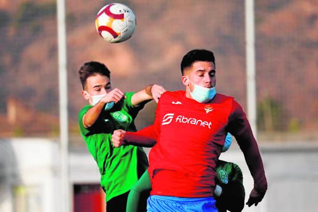 Con mascarilla en los partidos de categoría autonómica