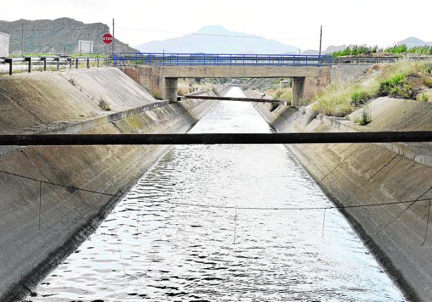 Los regantes y el Taibilla se preparan para un encarecimiento del agua del Trasvase