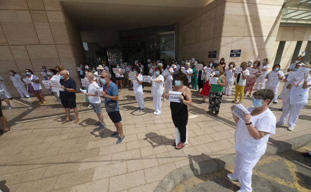 Los sanitarios critican la gestión «pésima» de los dos hospitales