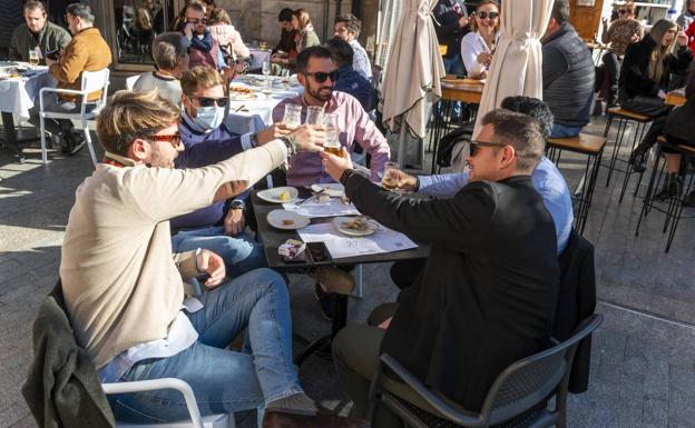 Triste y breve tardeo de Nochevieja en Murcia y Cartagena por el toque de queda