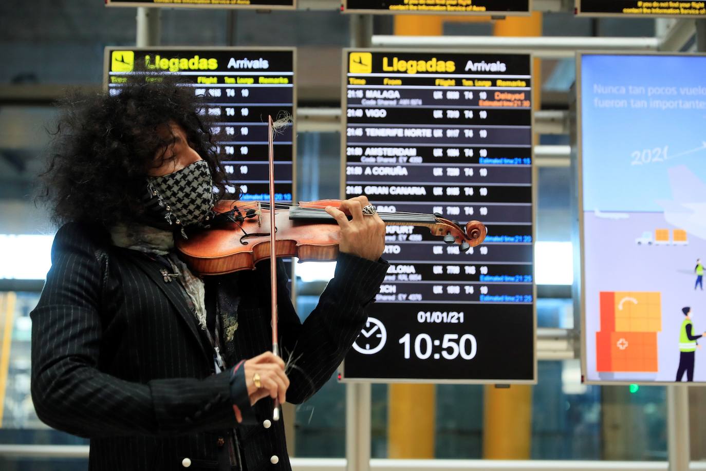 Ara Malikian da un concierto sorpresa en el aeropuerto de Barajas