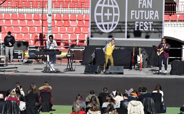 Varry Brava y Don Fluor reciben con música 2021