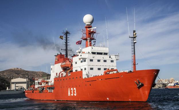 Cuatro positivos frenan la travesía del 'Hespérides' a la Antártida