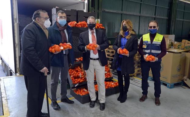 El Ayuntamiento de Murcia coordina la entrega de 20.000 kilos de clementinas al Banco de Alimentos y Cáritas