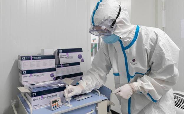 La Región suma más de medio millar de casos en una jornada con menos pruebas