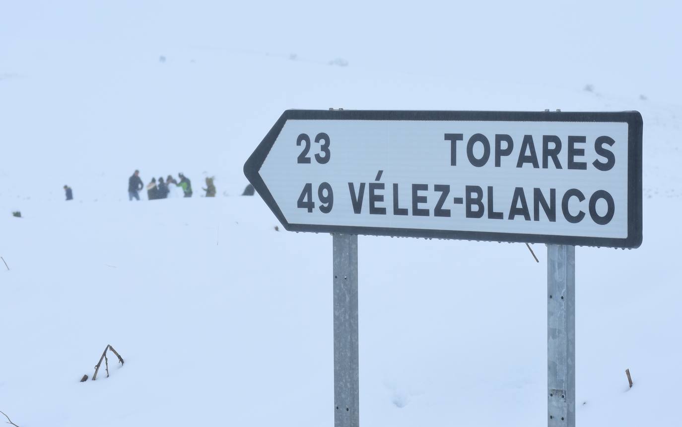 La nieve pinta de blanco el Noroeste de la Región de Murcia