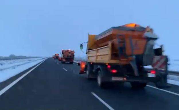 La Comunidad envía un operativo de 6 máquinas quitanieves para ayudar a devolver la normalidad a Madrid