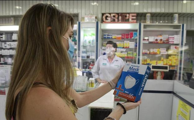 ¿Es recomendable usar doble mascarilla contra el coronavirus?