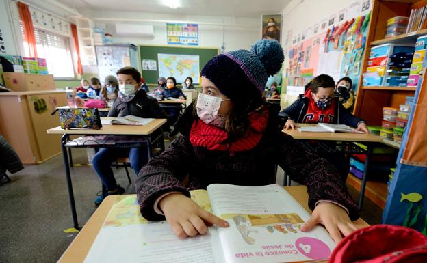 Calefacción y ropa de abrigo contra el frío en las aulas