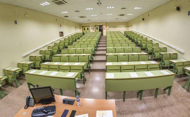 El SMS cancela finalmente el examen con miles de opositores convocados para este domingo