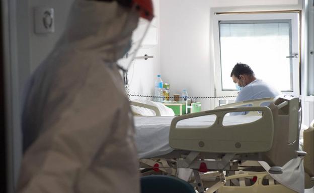 La curva de casos de coronavirus se ralentiza en la Región de Murcia, pero siguen subiendo los muertos e ingresos